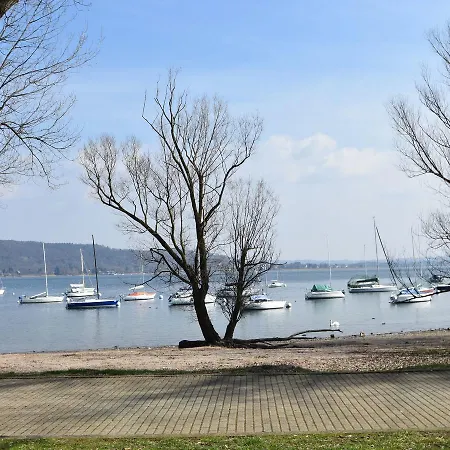 Serene In With Lake View 아파트 *